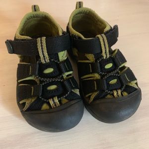 Toddler keen sandals size 7